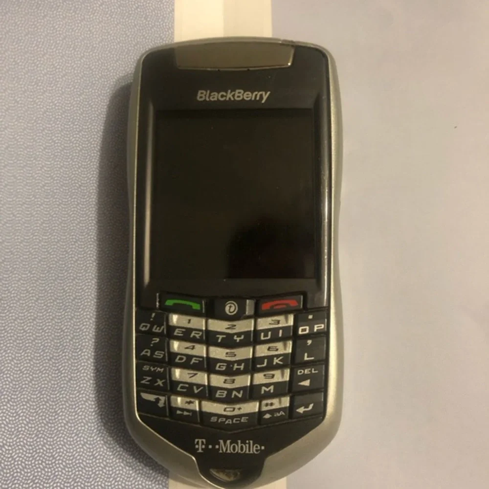 BlackBerry 7105t Gray/Silver T-Mobile Cell Phone Original w Holder Case